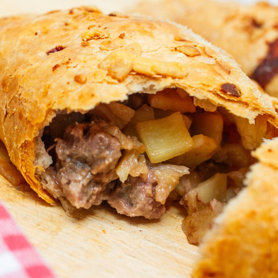 Cornish Pasties - Steak & stilton, Medium