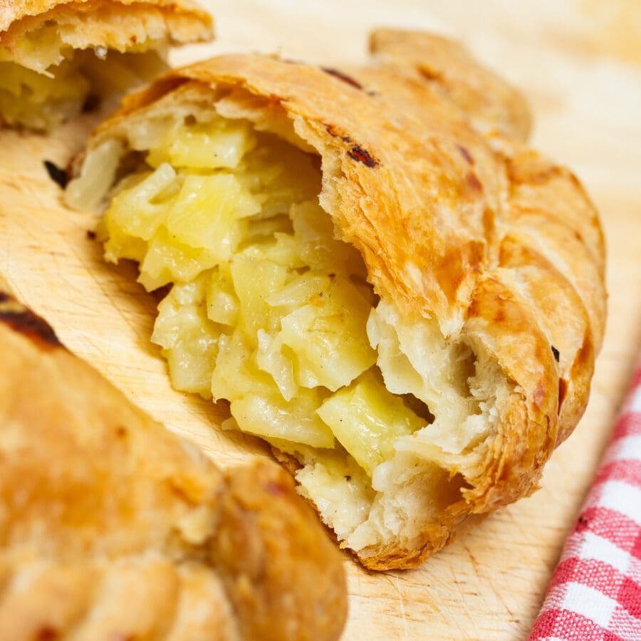 malcom barnecutt pasty cheese and onion 004